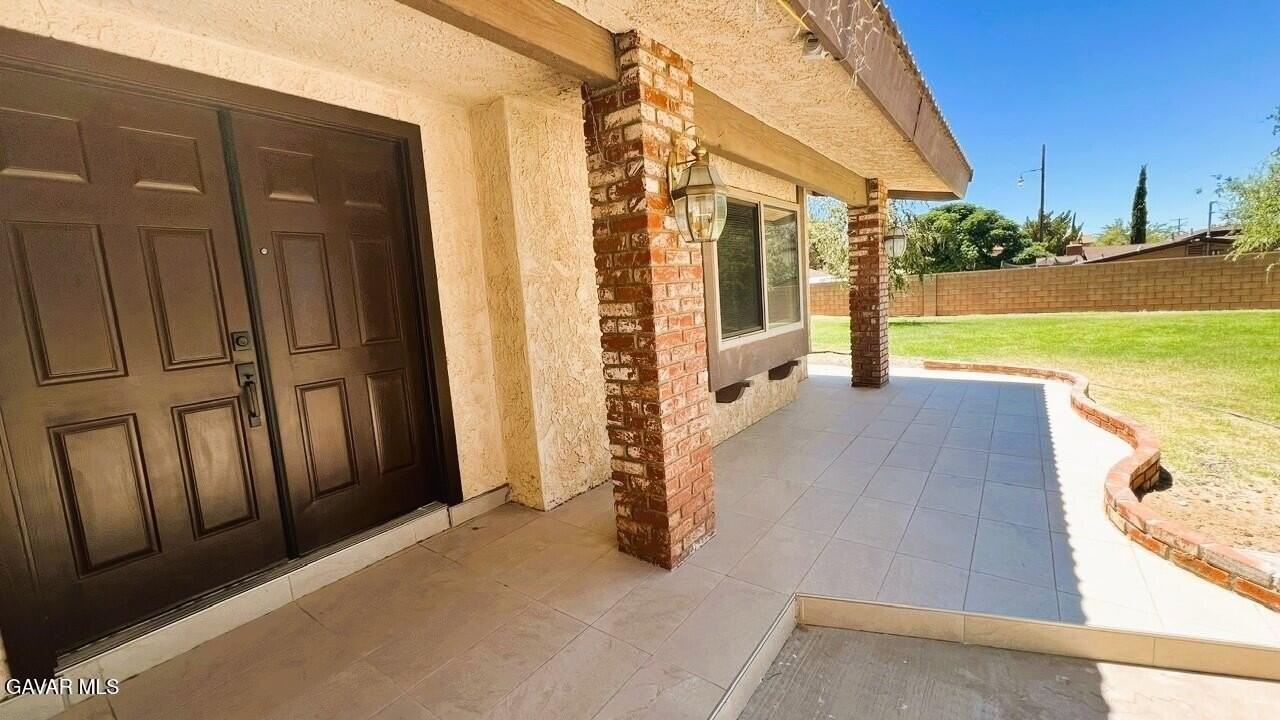 5020 W Avenue K10 - Photo 4 of 22