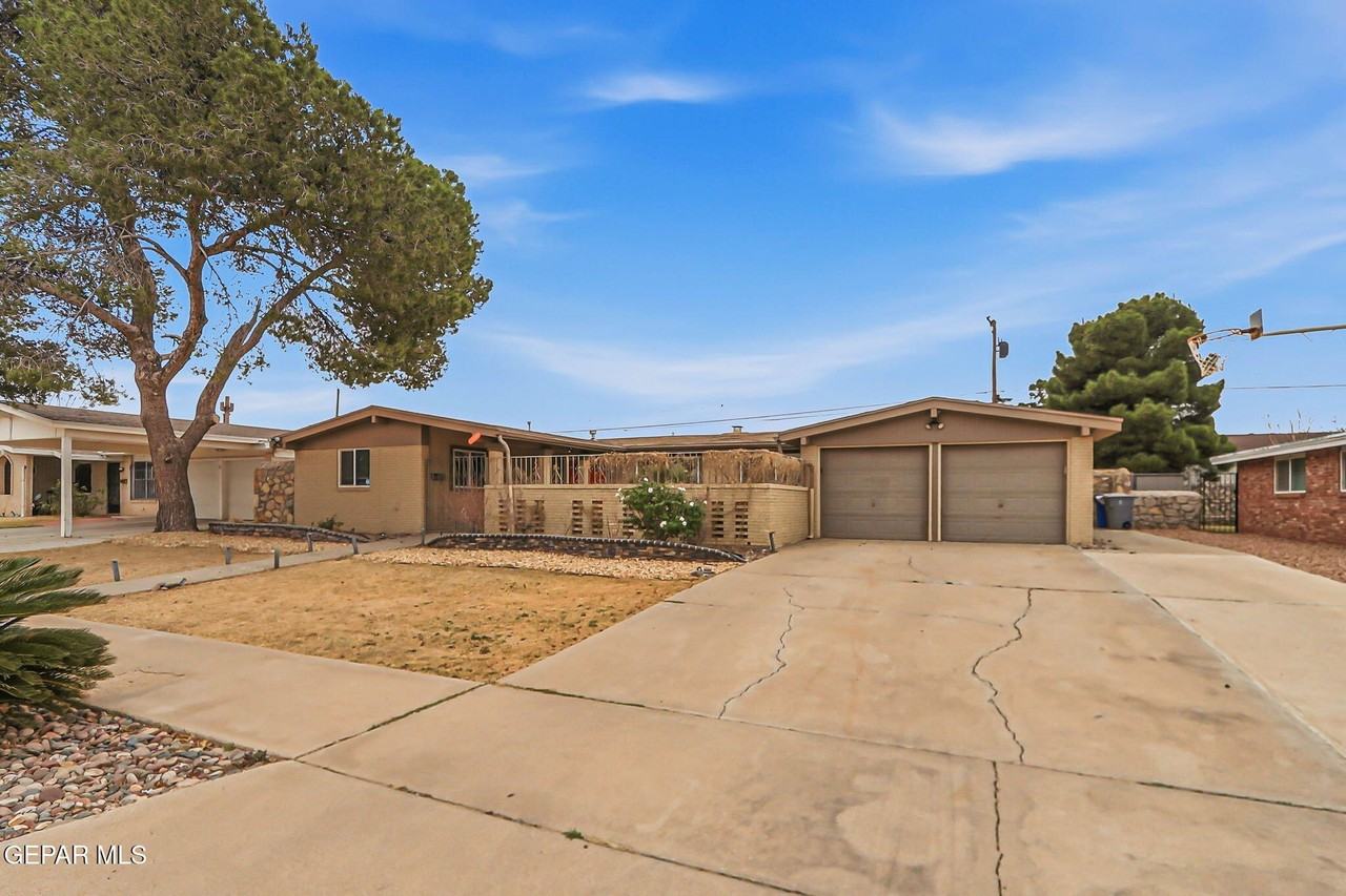 10164 Dunbarton Dr - Photo 3 of 35