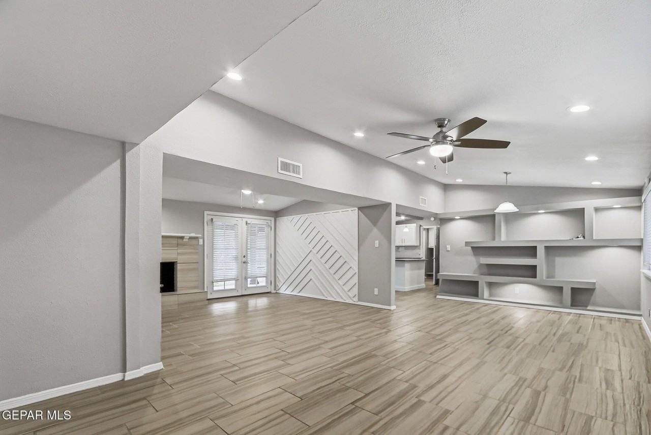 10164 Dunbarton Dr - Photo 4 of 35