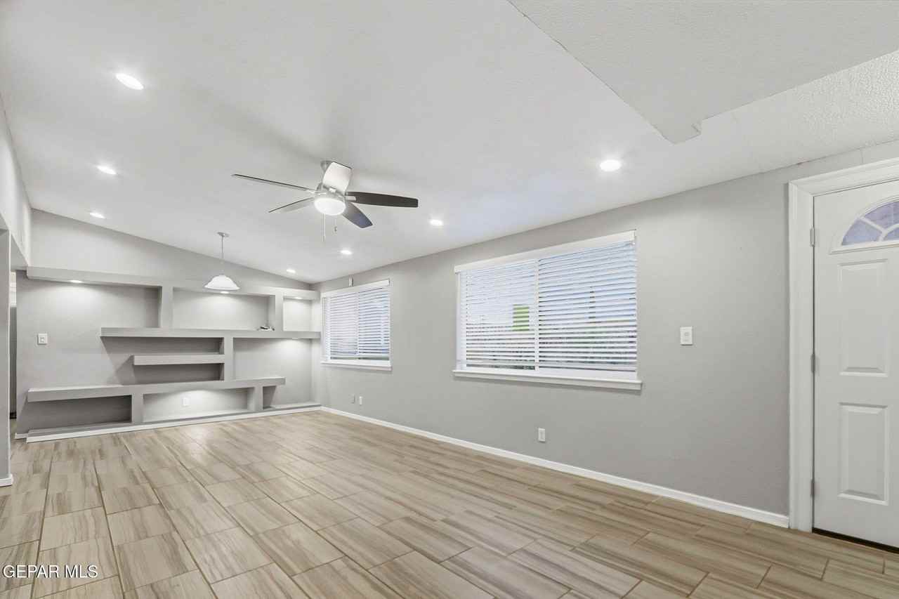 10164 Dunbarton Dr - Photo 7 of 35