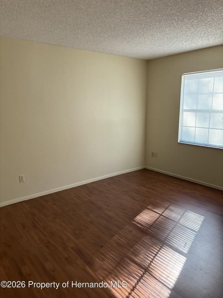 8116 Omaha Cir - Photo 5 of 10