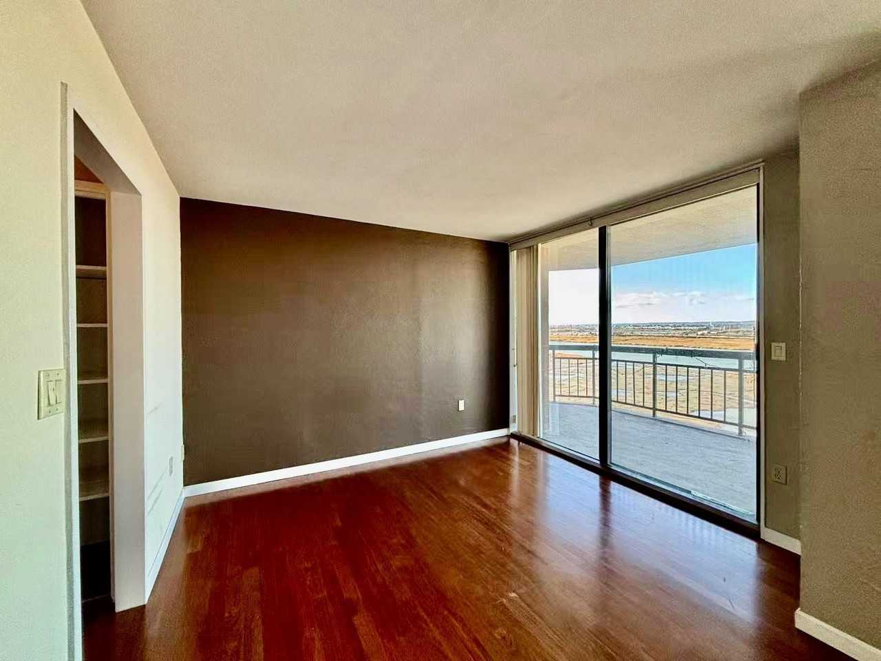 1040 Harmon Cove Tower - Photo 6 of 28