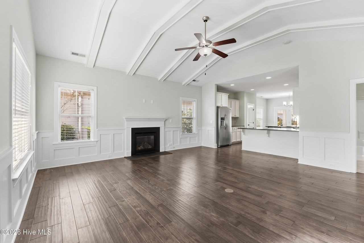 359 Hanover Lakes Dr - Photo 6 of 35