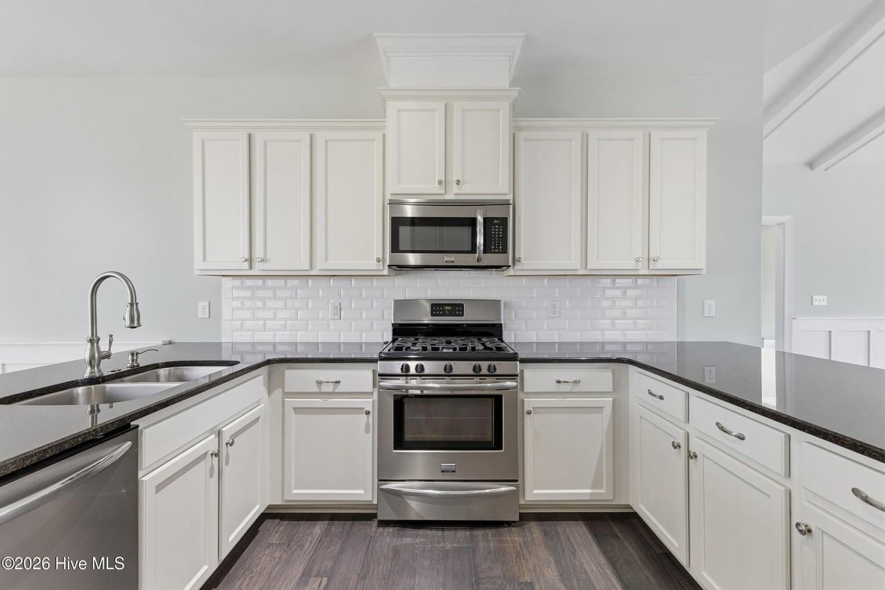 359 Hanover Lakes Dr - Photo 7 of 34