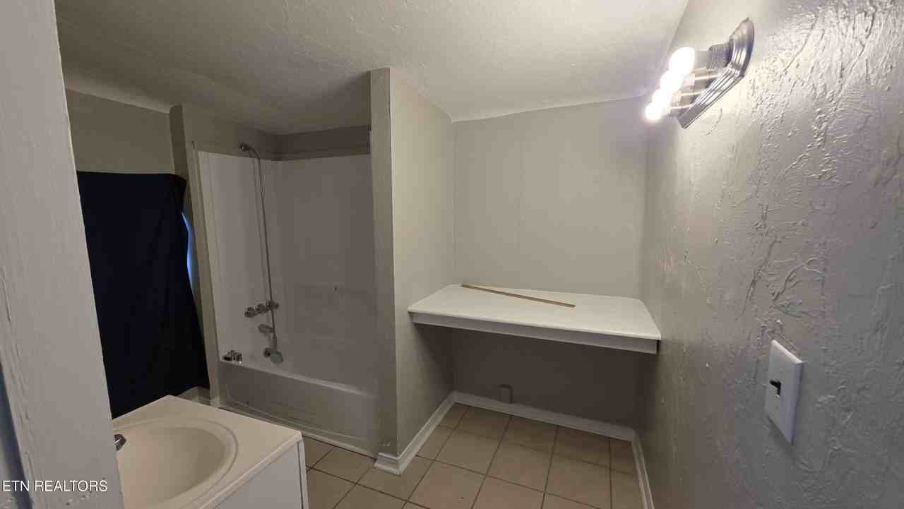 3917 Kennedy Ln - Photo 2 of 8