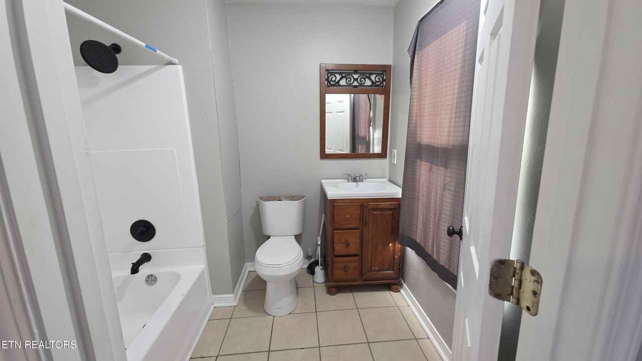 3917 Kennedy Ln - Photo 3 of 8