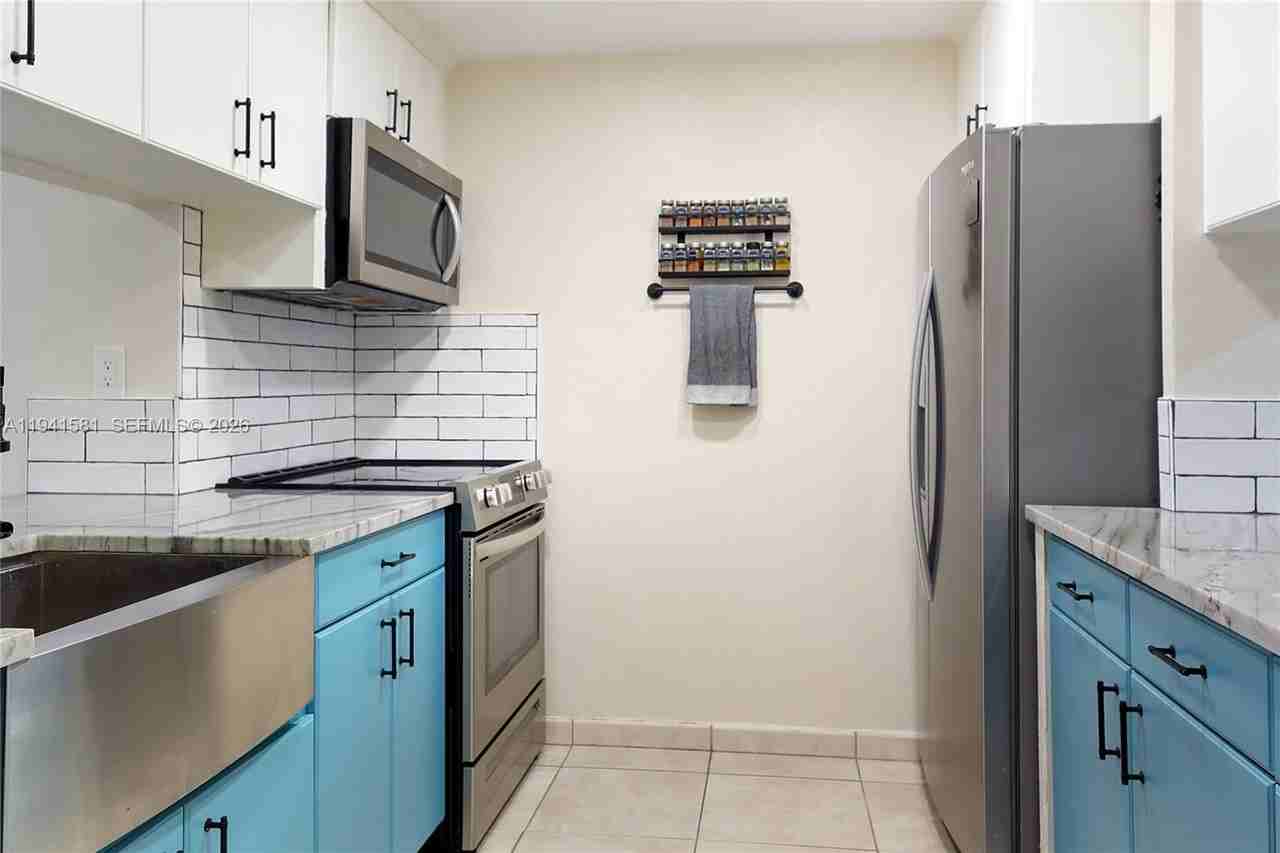 14009 Sw 84th St - Photo 6 of 15