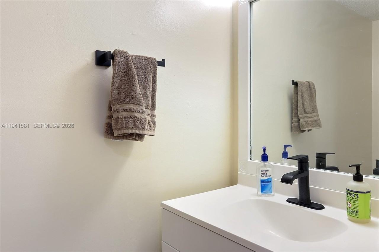 14009 Sw 84th St - Photo 7 of 15