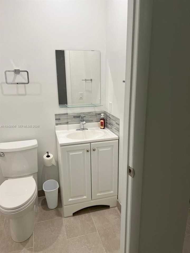 10822 Sw 142nd Ct - Photo 5 of 9