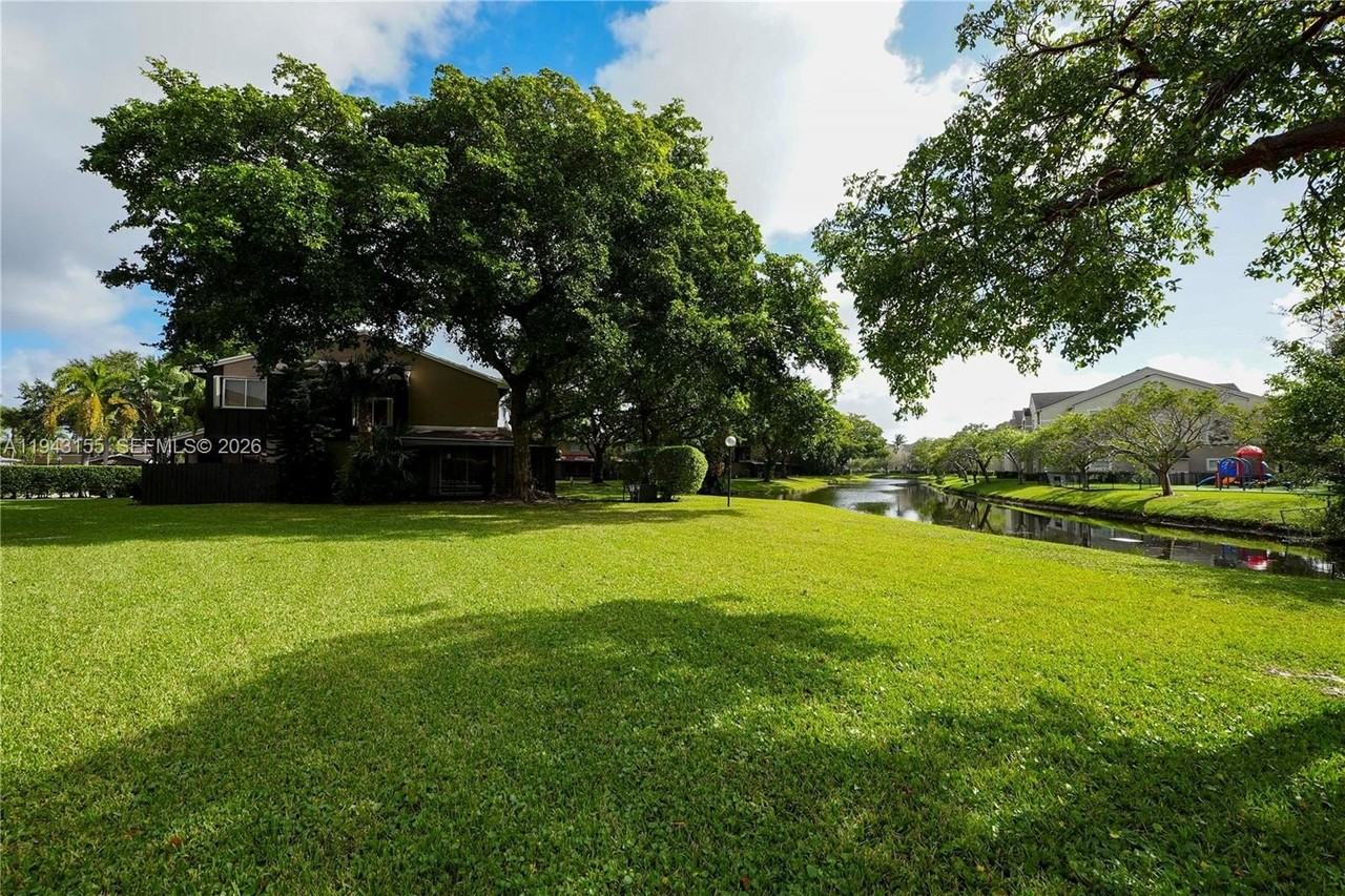 1103 Sussex Dr #1103 - Photo 3 of 22