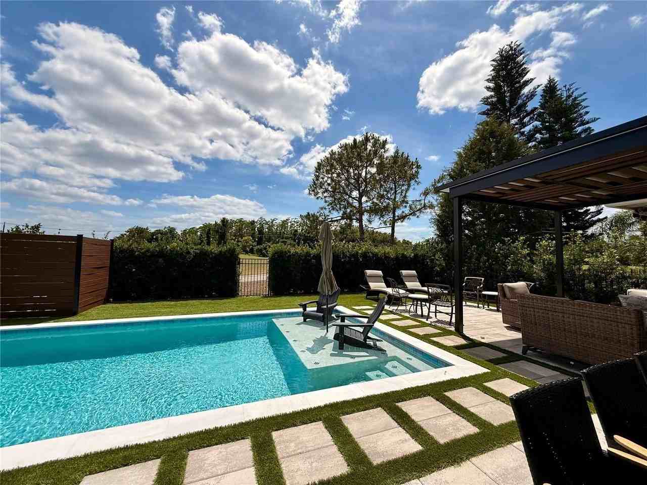 8324 Prestbury Dr - Photo 4 of 50