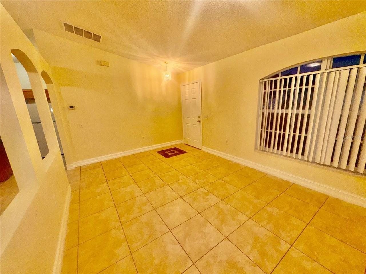 909 Gateshead Ct - Photo 2 of 28