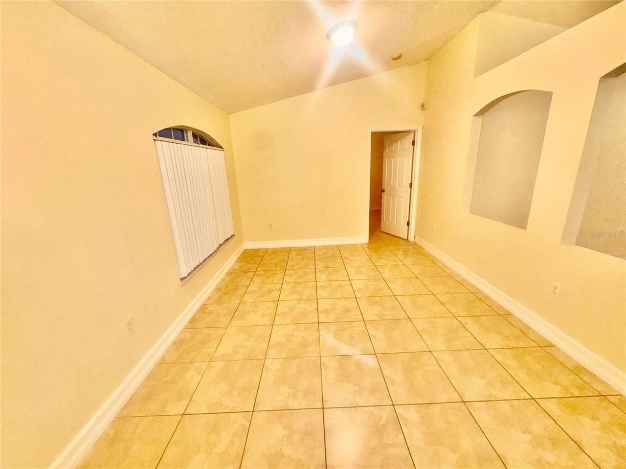 909 Gateshead Ct - Photo 4 of 28