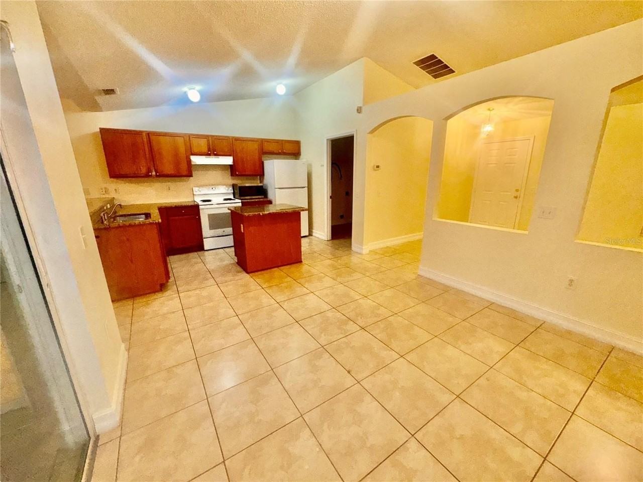 909 Gateshead Ct - Photo 6 of 28