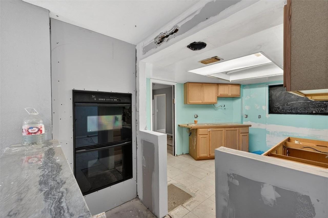 260 13th St N - Photo 4 of 36