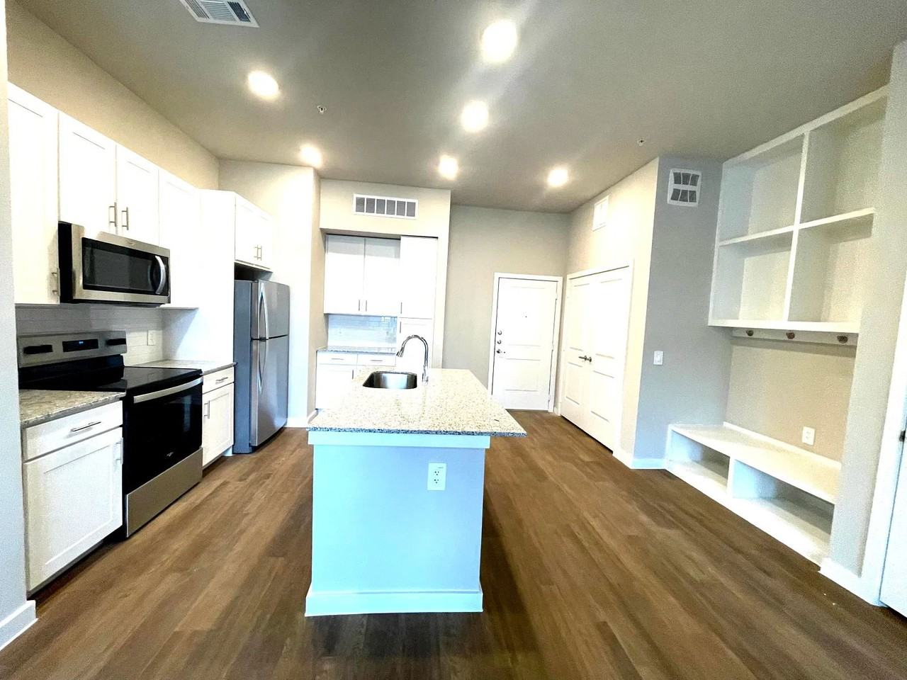 1325 Choate Pkwy #01-119 - Photo 2 of 8