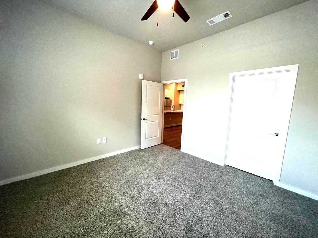 1325 Choate Pkwy #01-119 - Photo 4 of 8