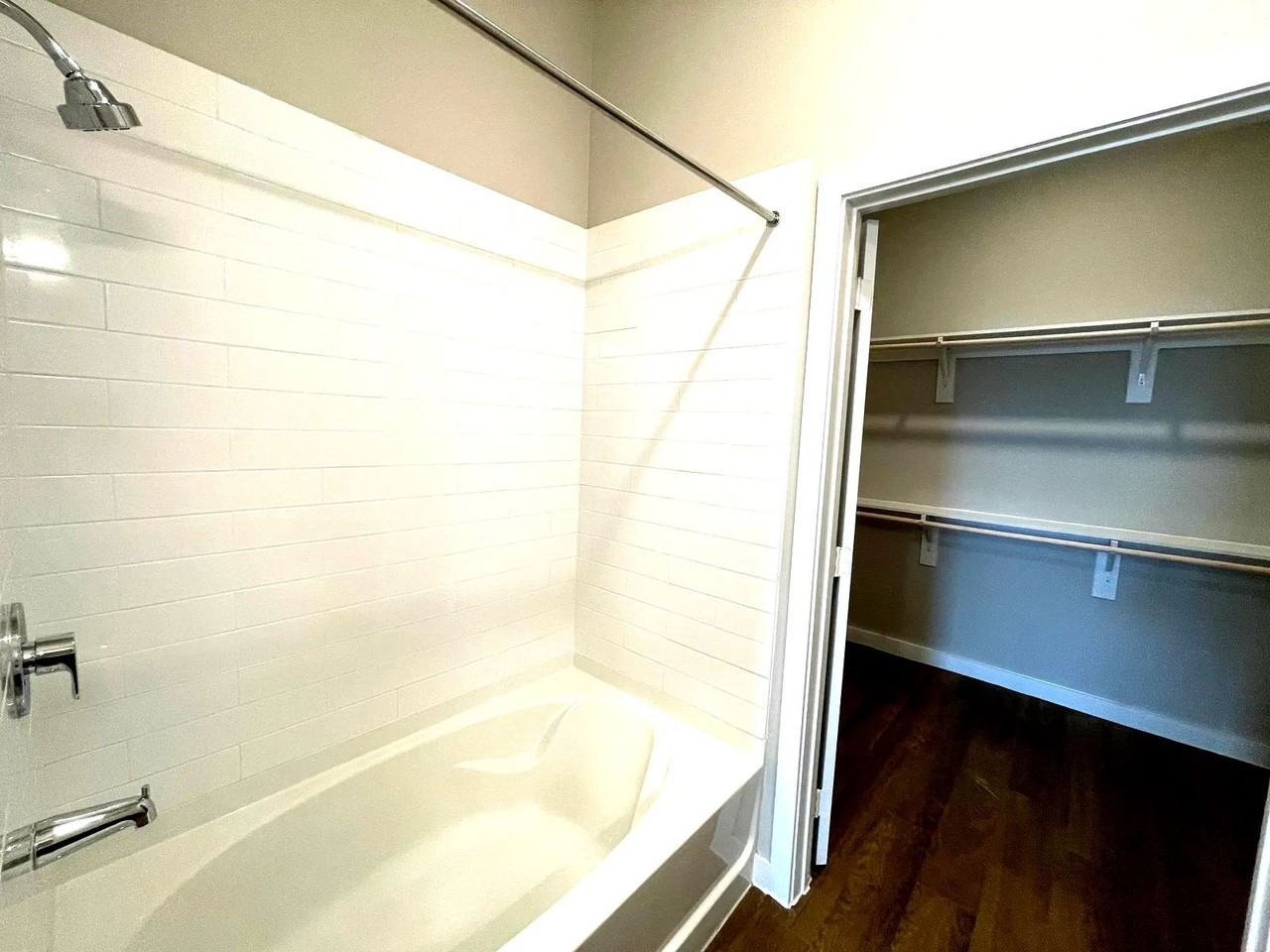 1325 Choate Pkwy #01-119 - Photo 5 of 8