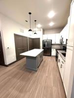 featured image of 400 W 5th St