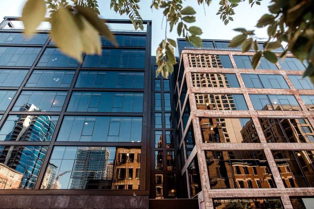 676 N La Salle Dr #402 - Photo 2 of 8