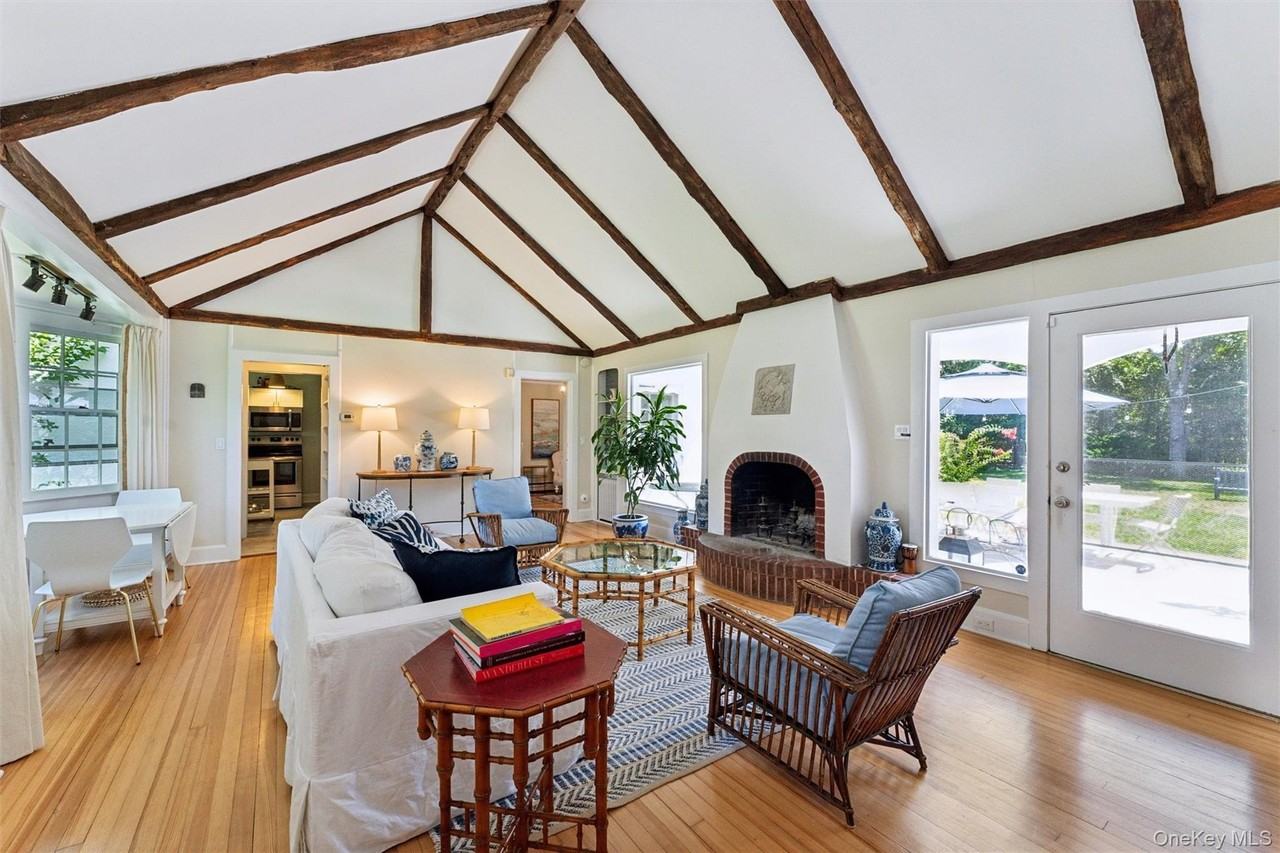 35 Sheppard St - Photo 3 of 15