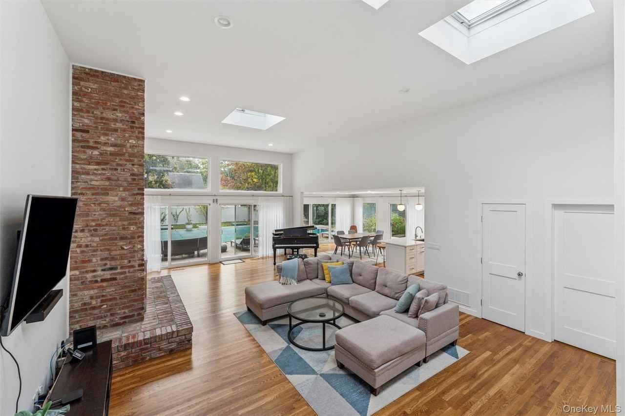 14 Woodland Ln - Photo 3 of 25