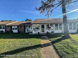 featured image of 27 Cambridge Cir Unit C #C