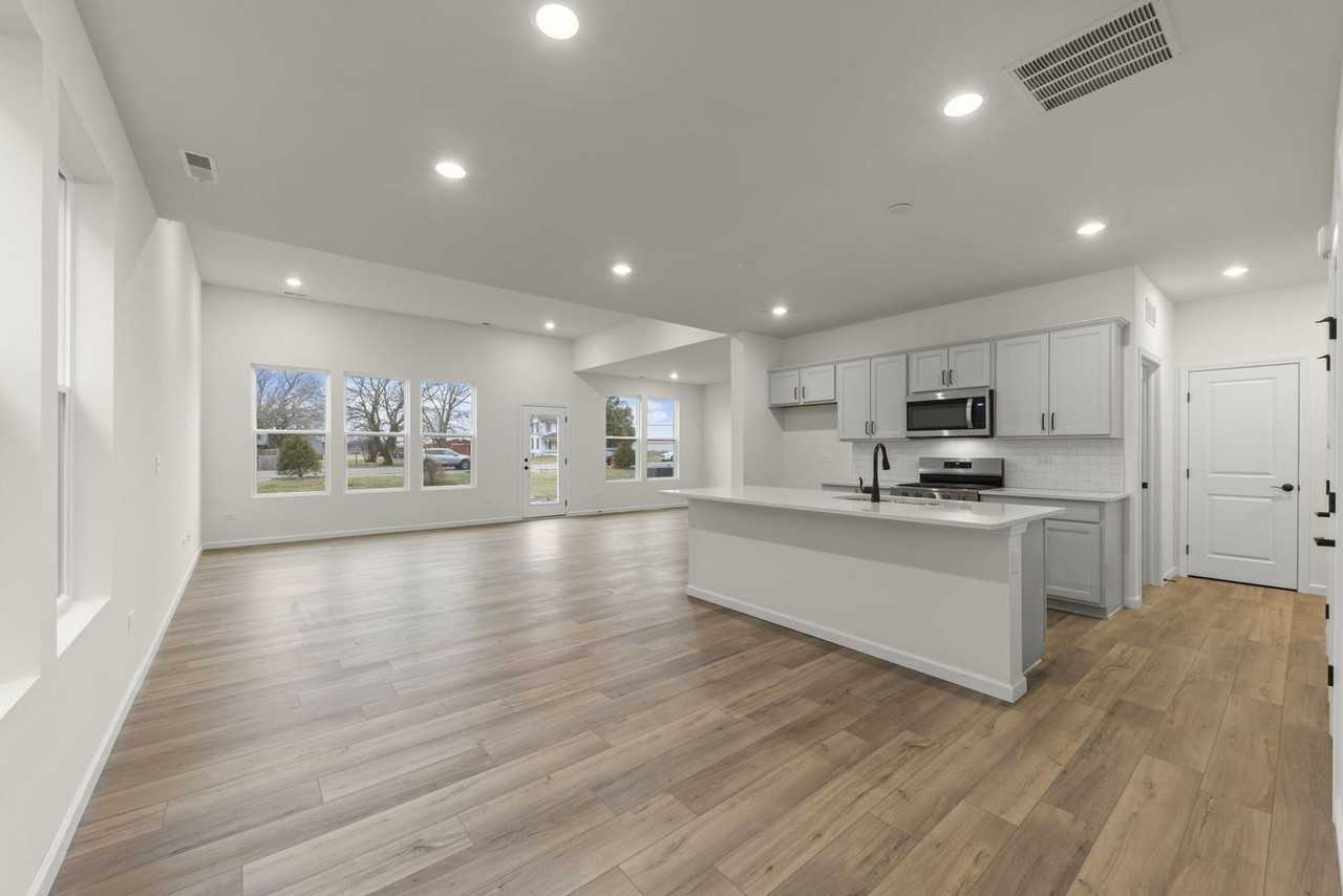 2727 Lawlor Ln - Photo 3 of 23