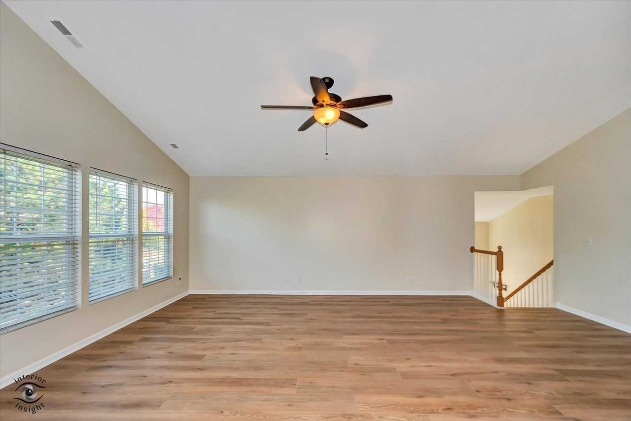 1471 Crimson Ln - Photo 4 of 27