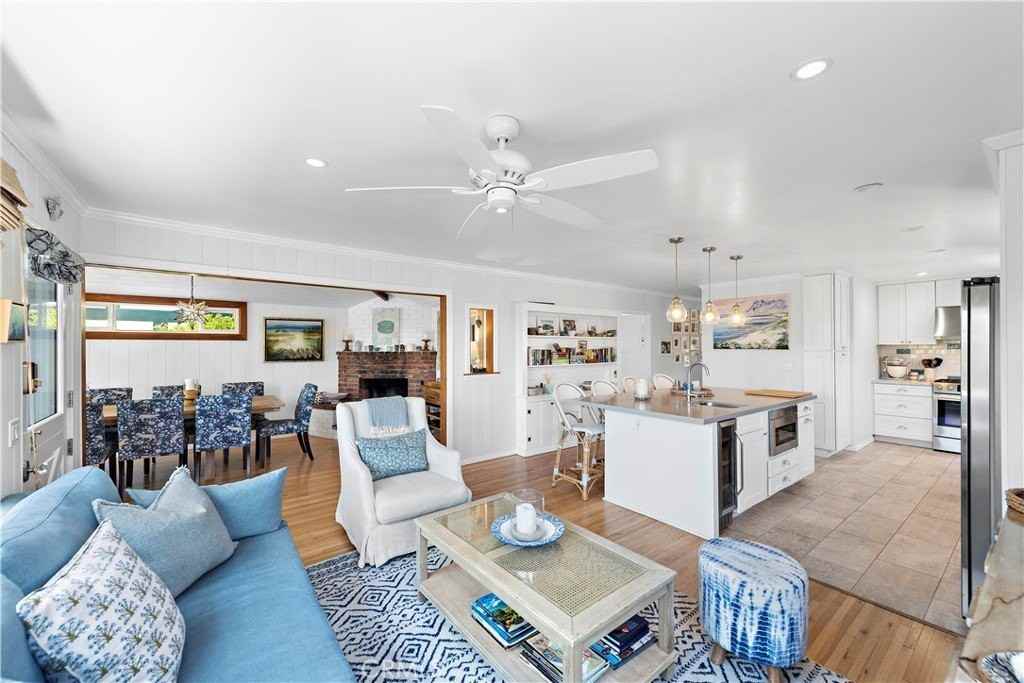 1016 Catalina - Photo 4 of 41