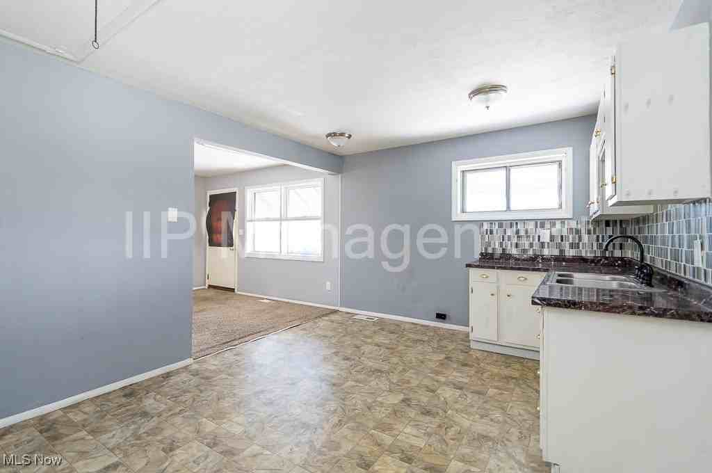 537 Northfield Rd - Photo 2 of 12