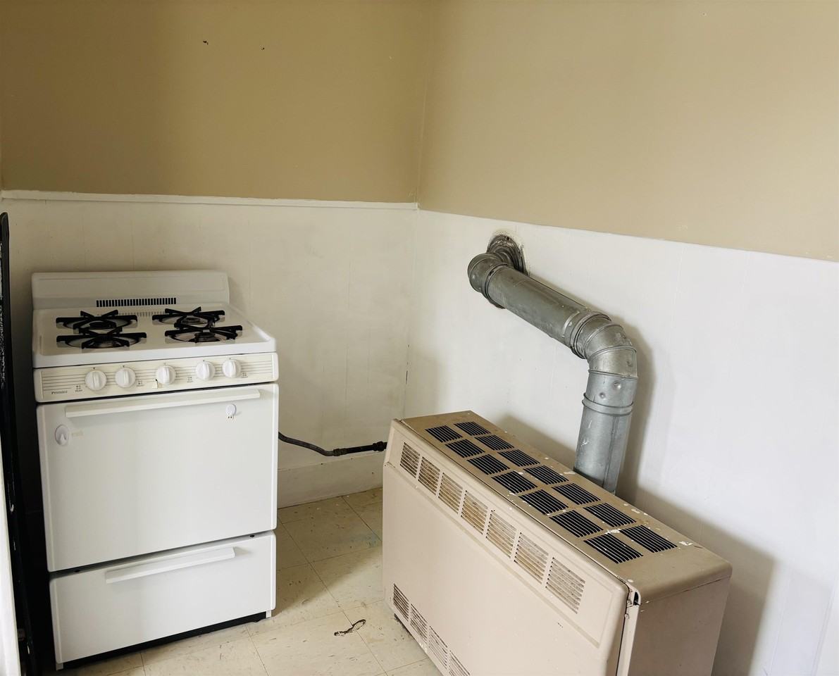 50 Harbor Ave - Photo 3 of 11