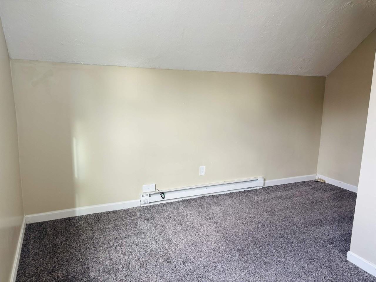 50 Harbor Ave - Photo 4 of 11