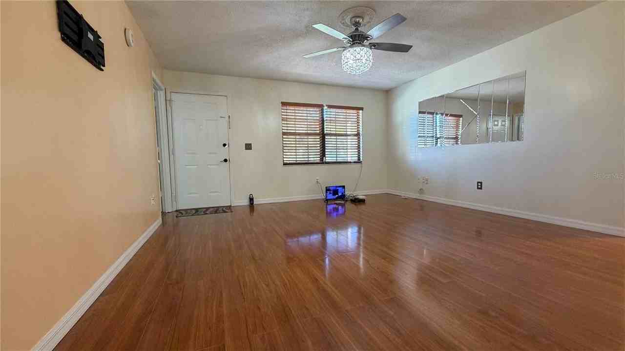 126 N Observatory Dr - Photo 4 of 28