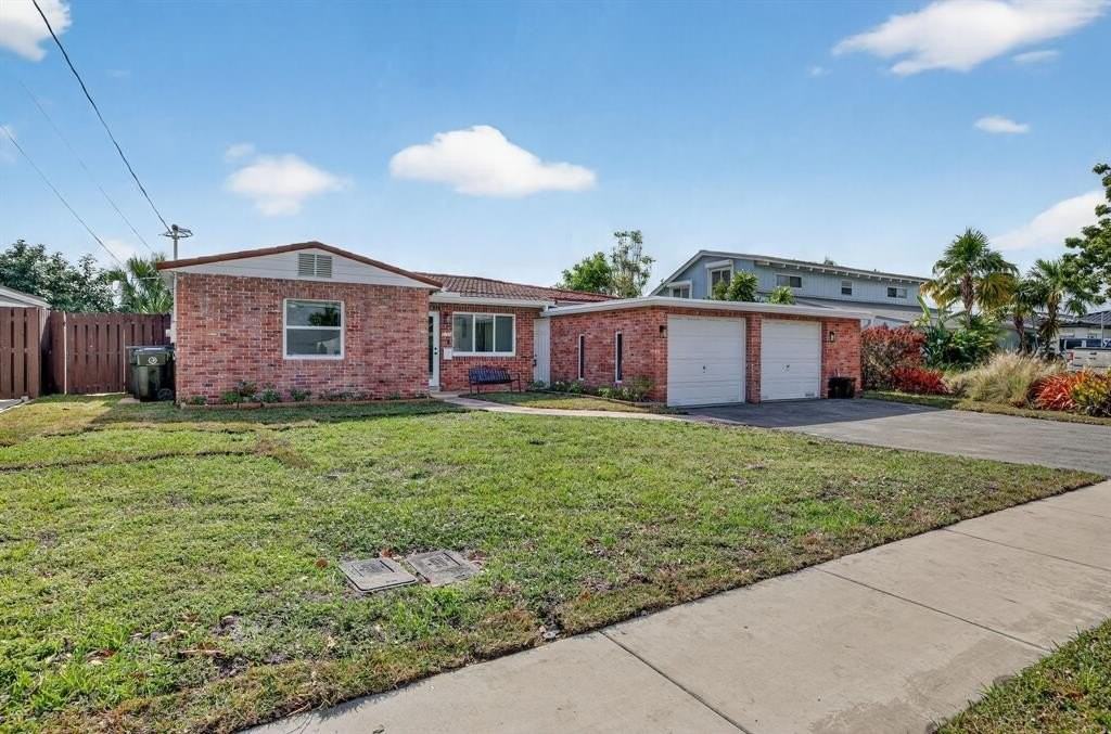 1120 Mango Isle - Photo 3 of 50