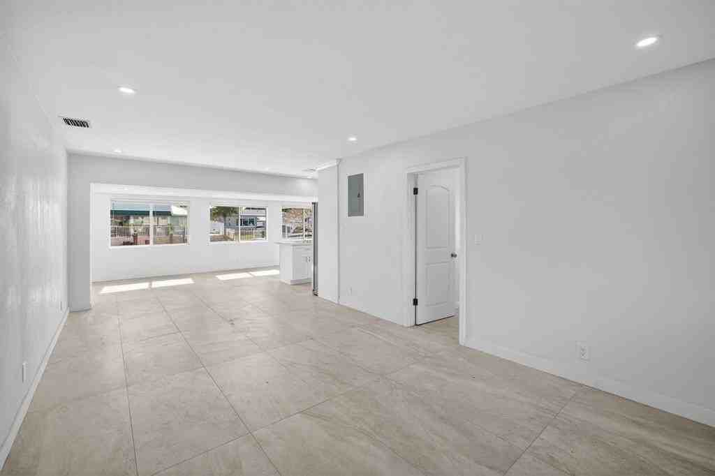 1120 Mango Isle - Photo 6 of 50