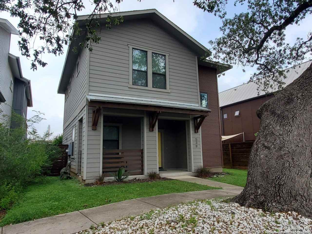 539 Leigh St - Photo 2 of 31