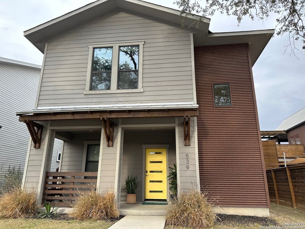 539 Leigh St - Photo 5 of 31