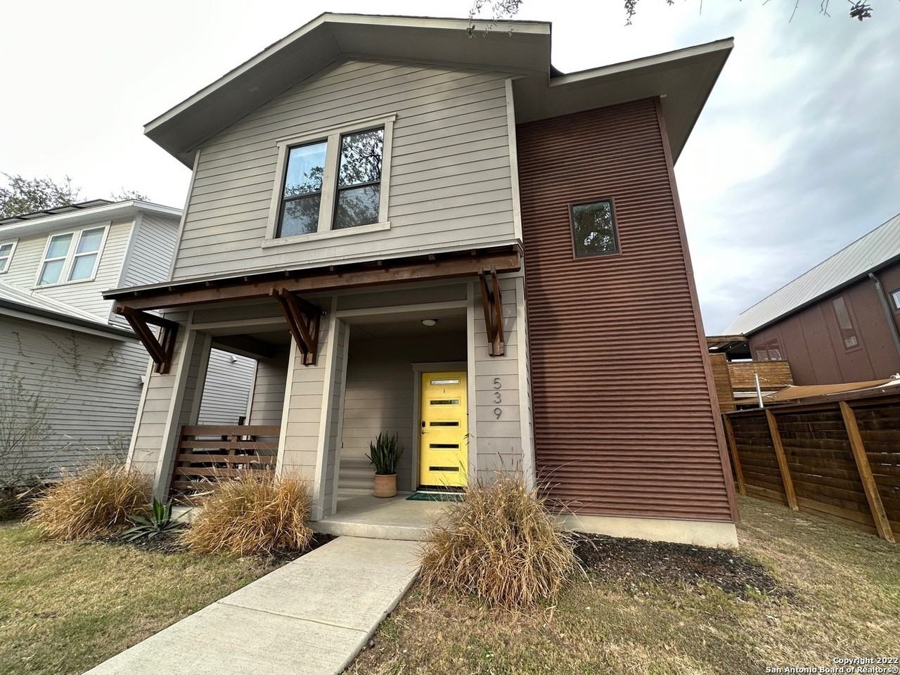 539 Leigh St - Photo 6 of 31