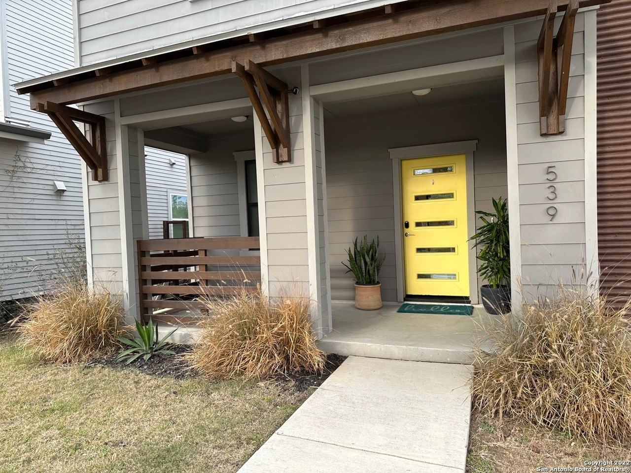 539 Leigh St - Photo 7 of 31