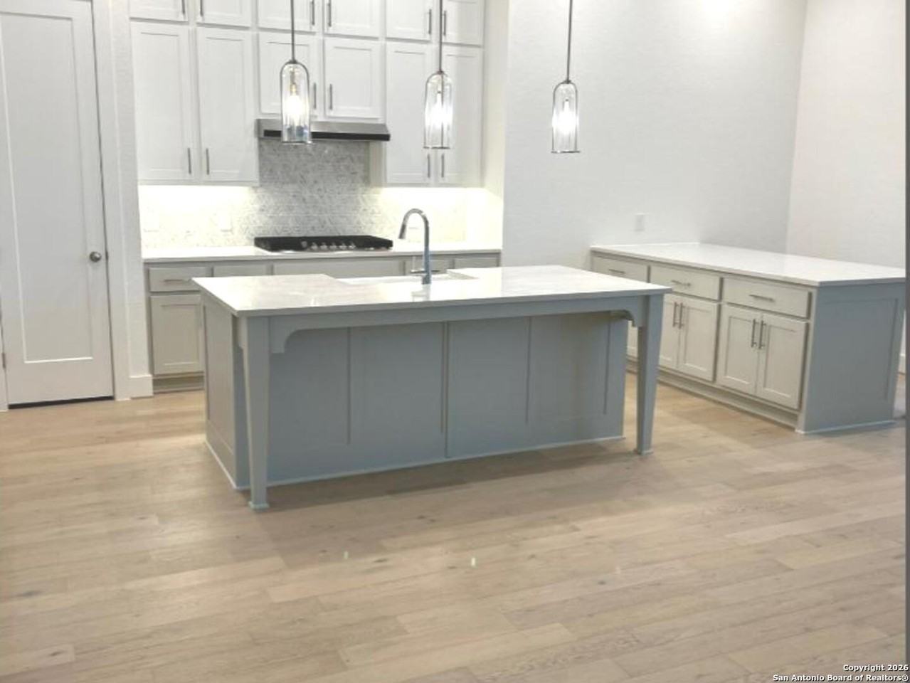 12407 Lanthimos - Photo 3 of 21