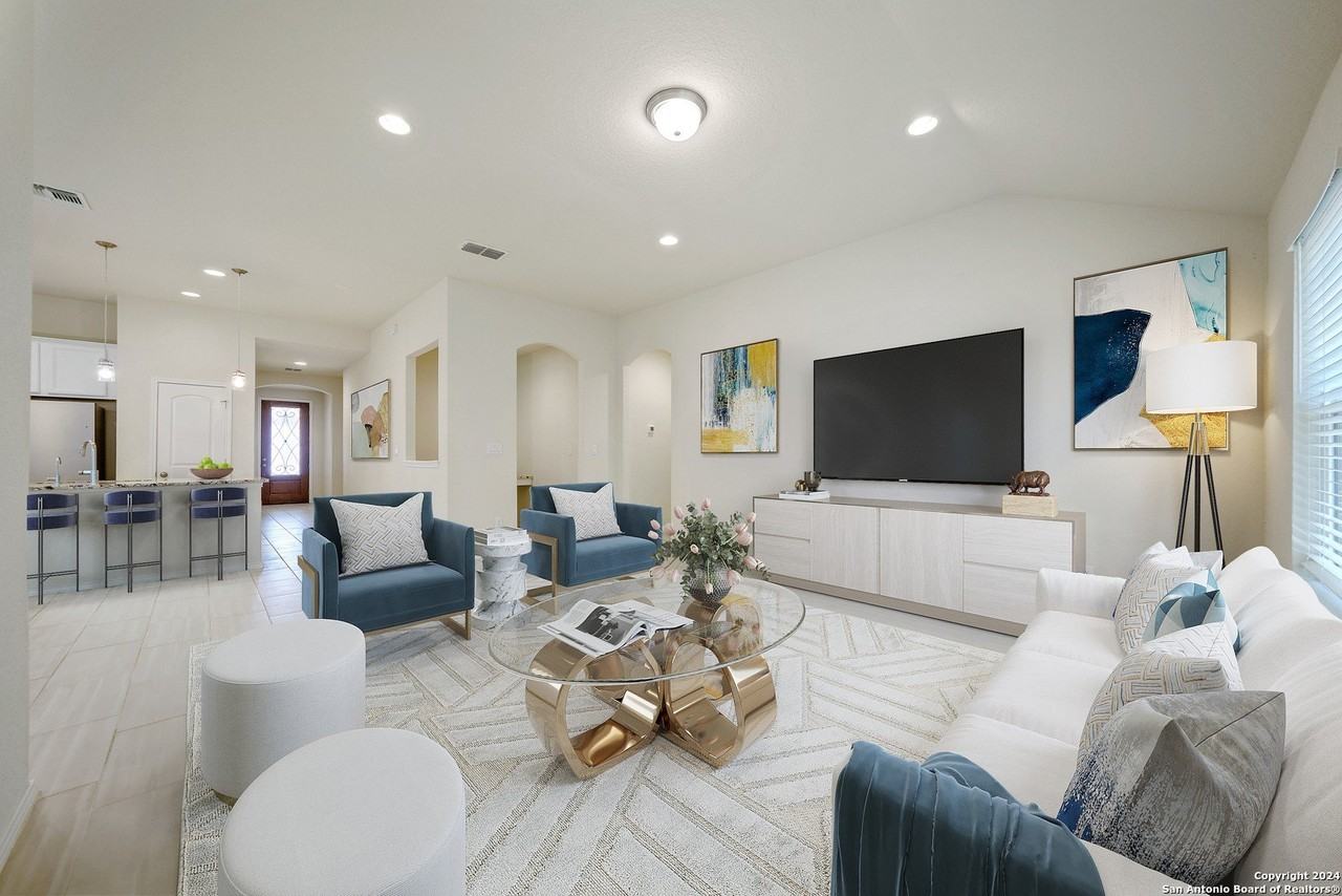 8912 Curling Post - Photo 2 of 16