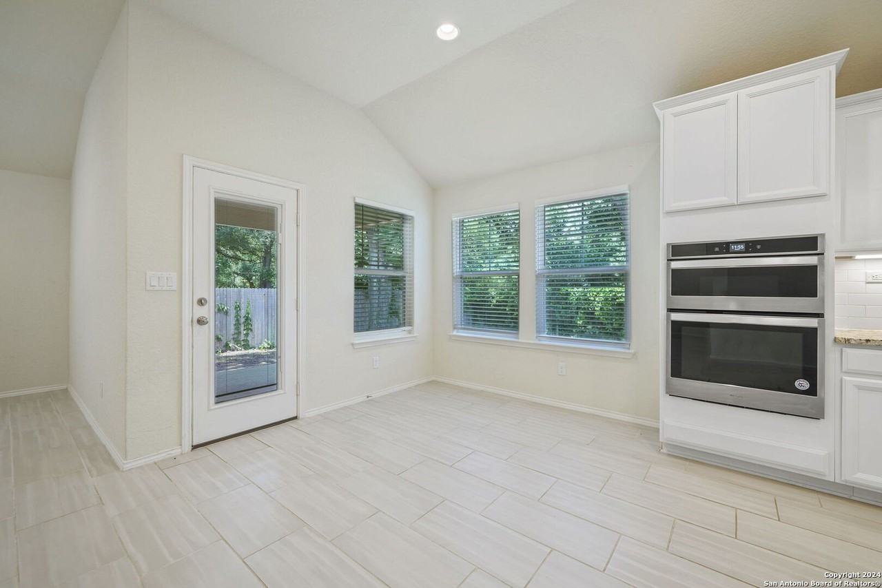 8912 Curling Post - Photo 4 of 16