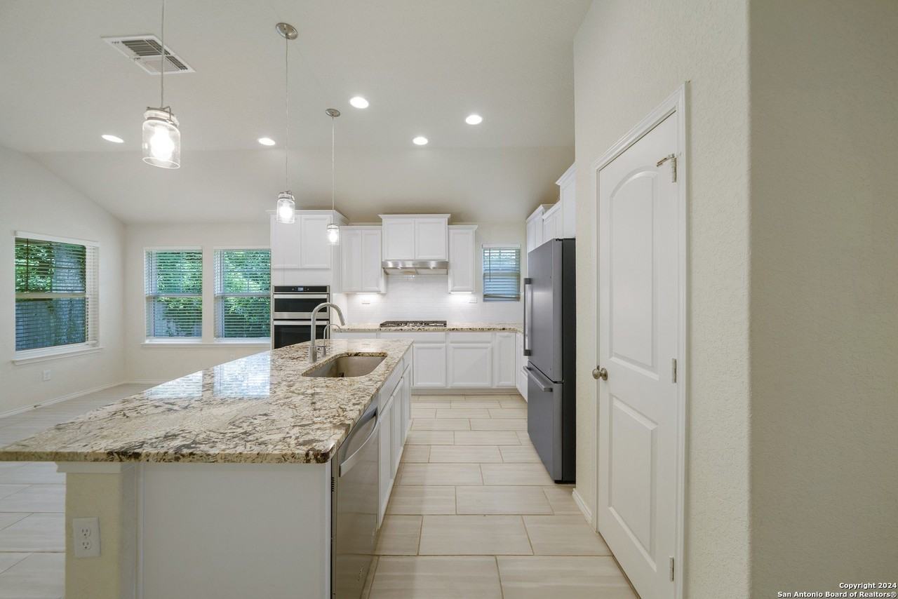 8912 Curling Post - Photo 6 of 16