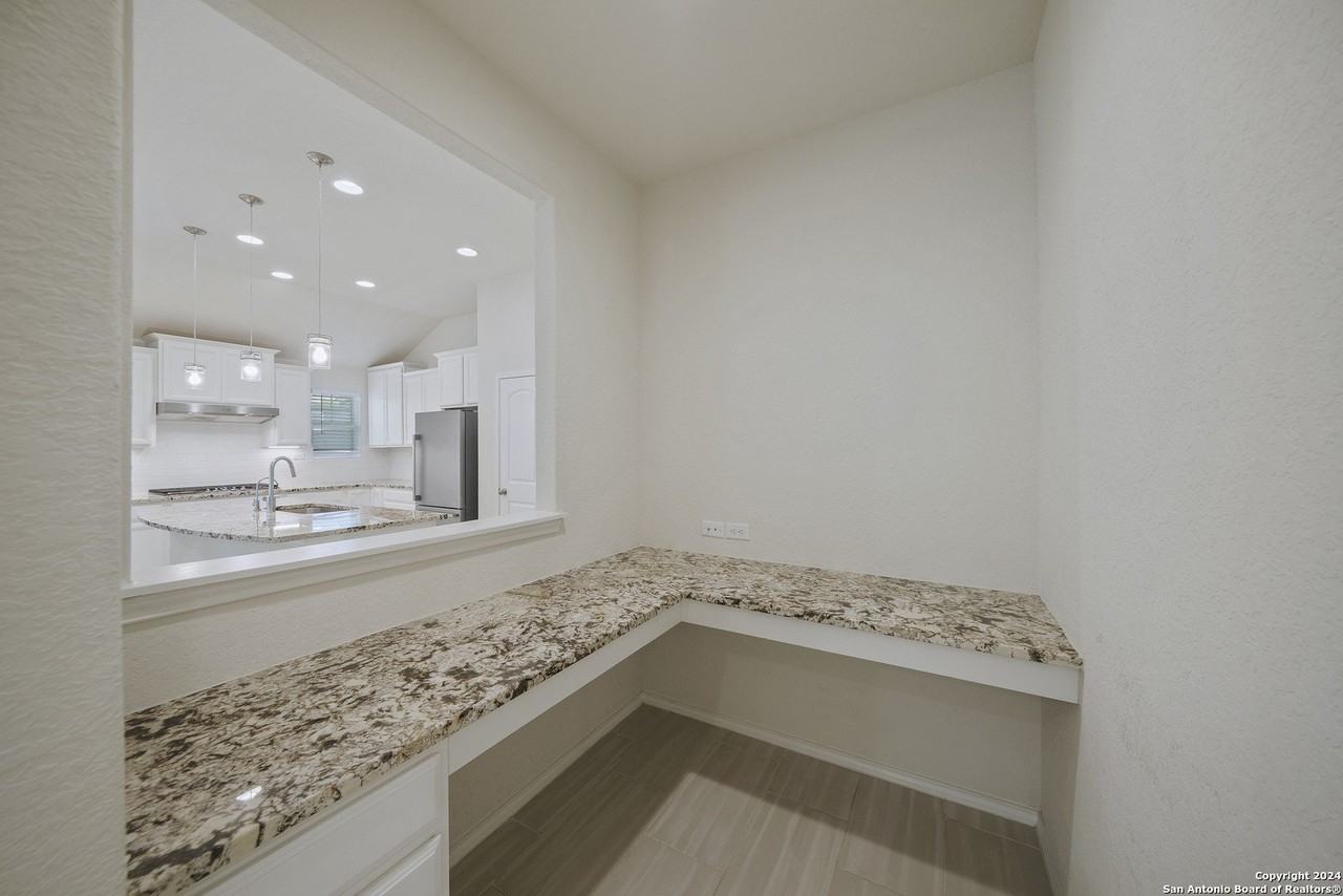 8912 Curling Post - Photo 7 of 16