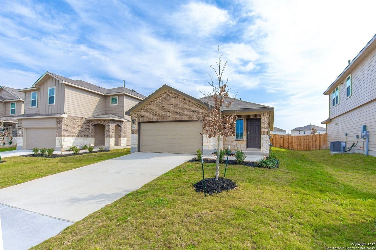 13968 San Saba Fls - Photo 3 of 33