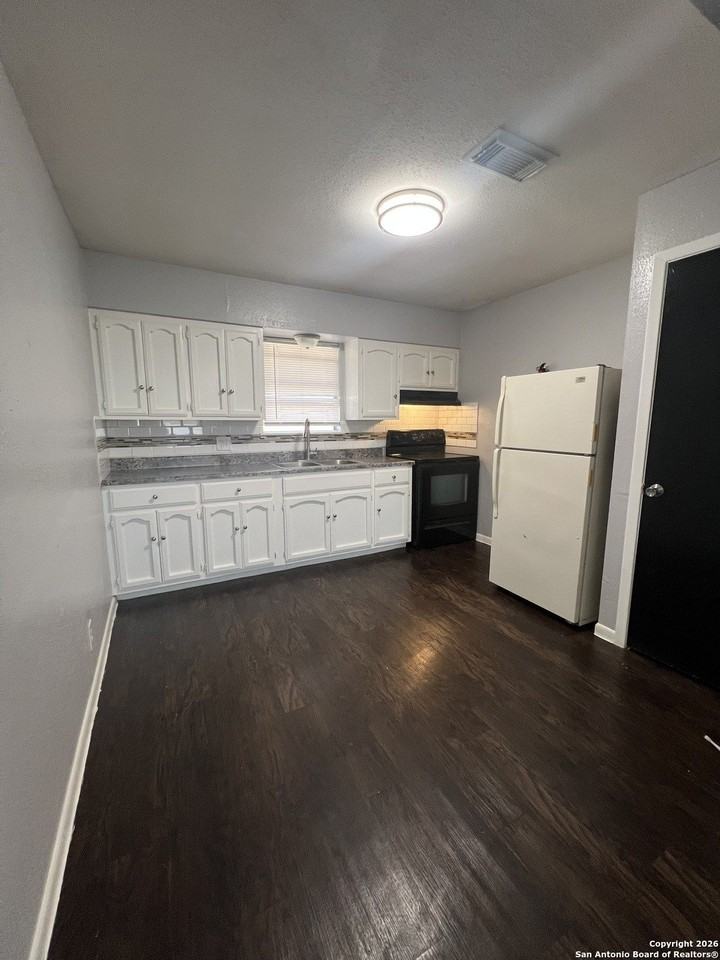 222 Merida St Apt 1 #1 - Photo 4 of 12