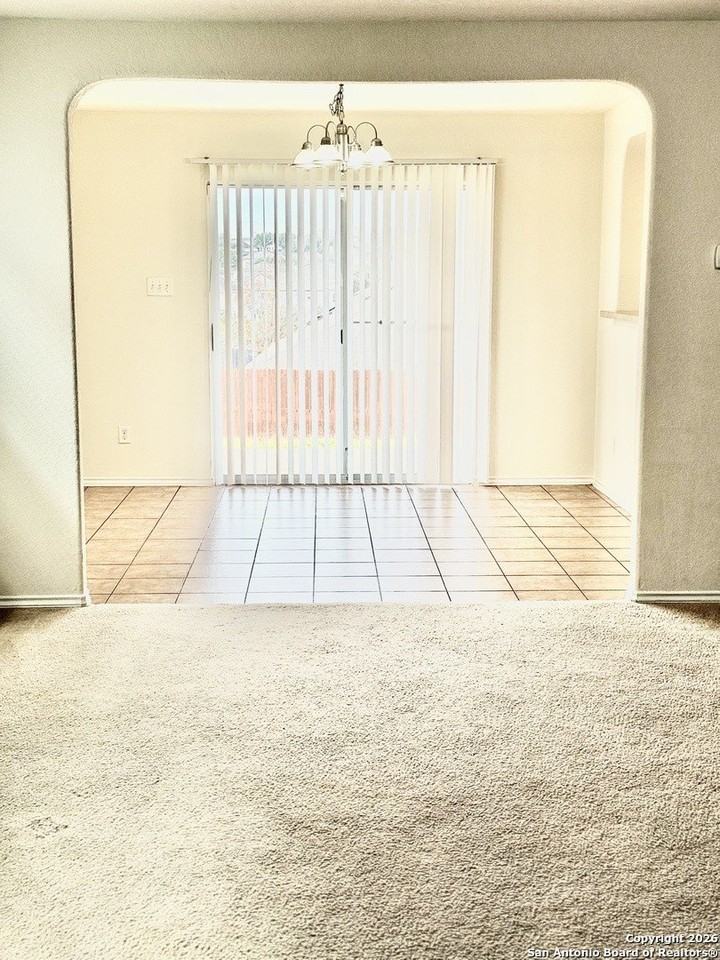 25259 Cambridge Wl - Photo 3 of 19