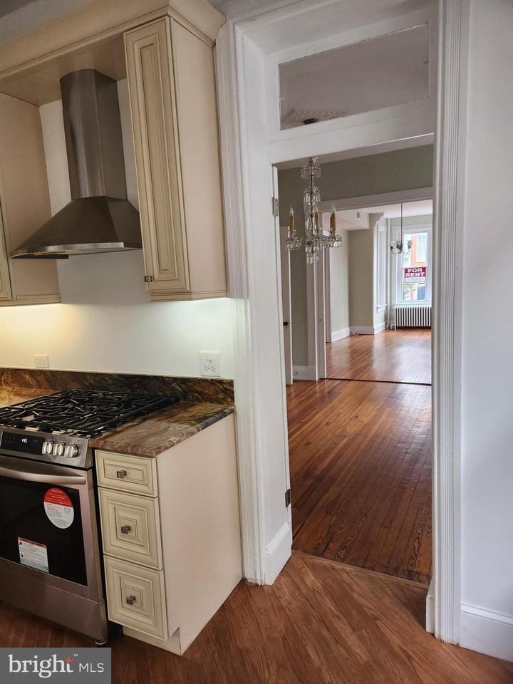 323 2nd St Se - Photo 5 of 16