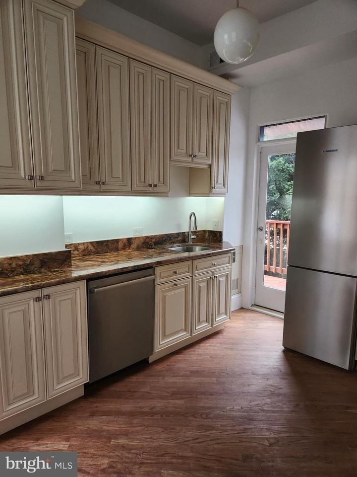 323 2nd St Se - Photo 6 of 16